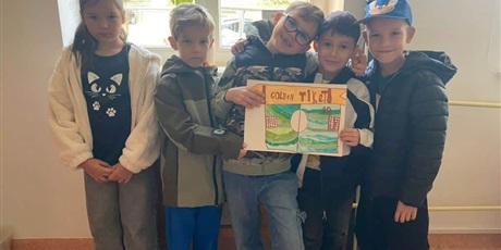 Powiększ grafikę: Dzień Chłopaka w naszej szkole. Chłopcy otrzymali niezwykły prezent - Golden Ticket.