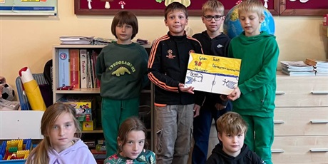 Powiększ grafikę: Dzień Chłopaka w naszej szkole. Chłopcy otrzymali niezwykły prezent - Golden Ticket.