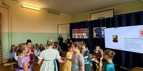 Powiększ grafikę: aktorzy w spektaklu