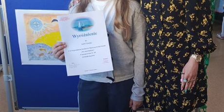 Powiększ grafikę: My znad Bałtyku - na zdjęciu Zosia z Panią Martą