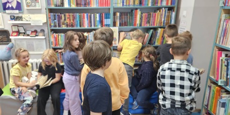 Powiększ grafikę: Ogólnopolski Dzień Głośnego Czytania z klasą 2a