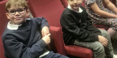 Powiększ grafikę: klasa Ib w teatrze Wybrzeże