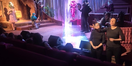 Powiększ grafikę: klasa Ib w teatrze Wybrzeże