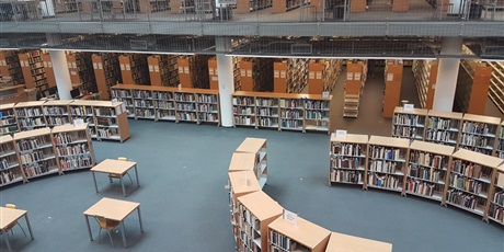 Powiększ grafikę: Wnętrze biblioteki UG