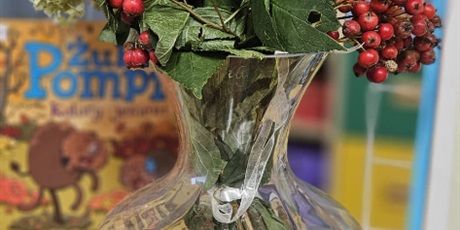 Powiększ grafikę: "Zaszumiało jesienią" klasa IIa w bibliotece szkolnej